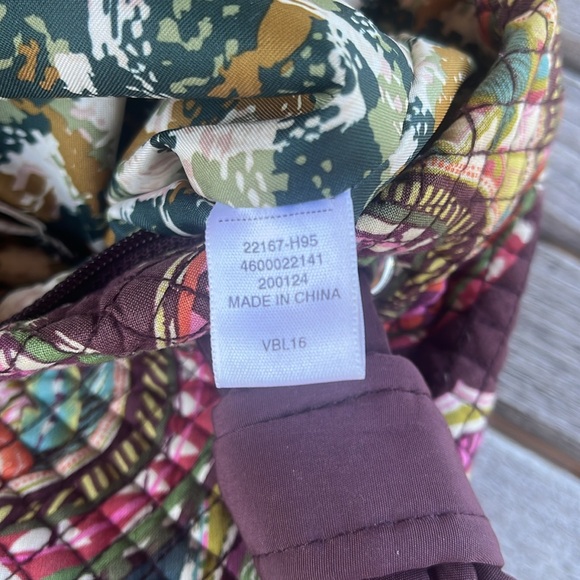 👜 Colorful Vera Bradley Heirloom Paisley Print Hadley East West Tote Pur… - Picture 14 of 16